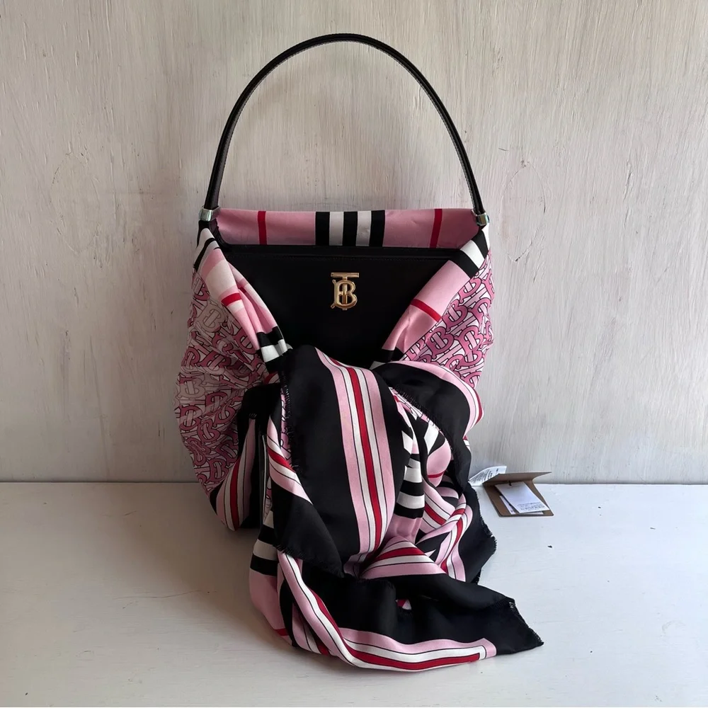 🔴SOLD🔴 BURBERRY Show it Off Bundle - Picture 6 of 16